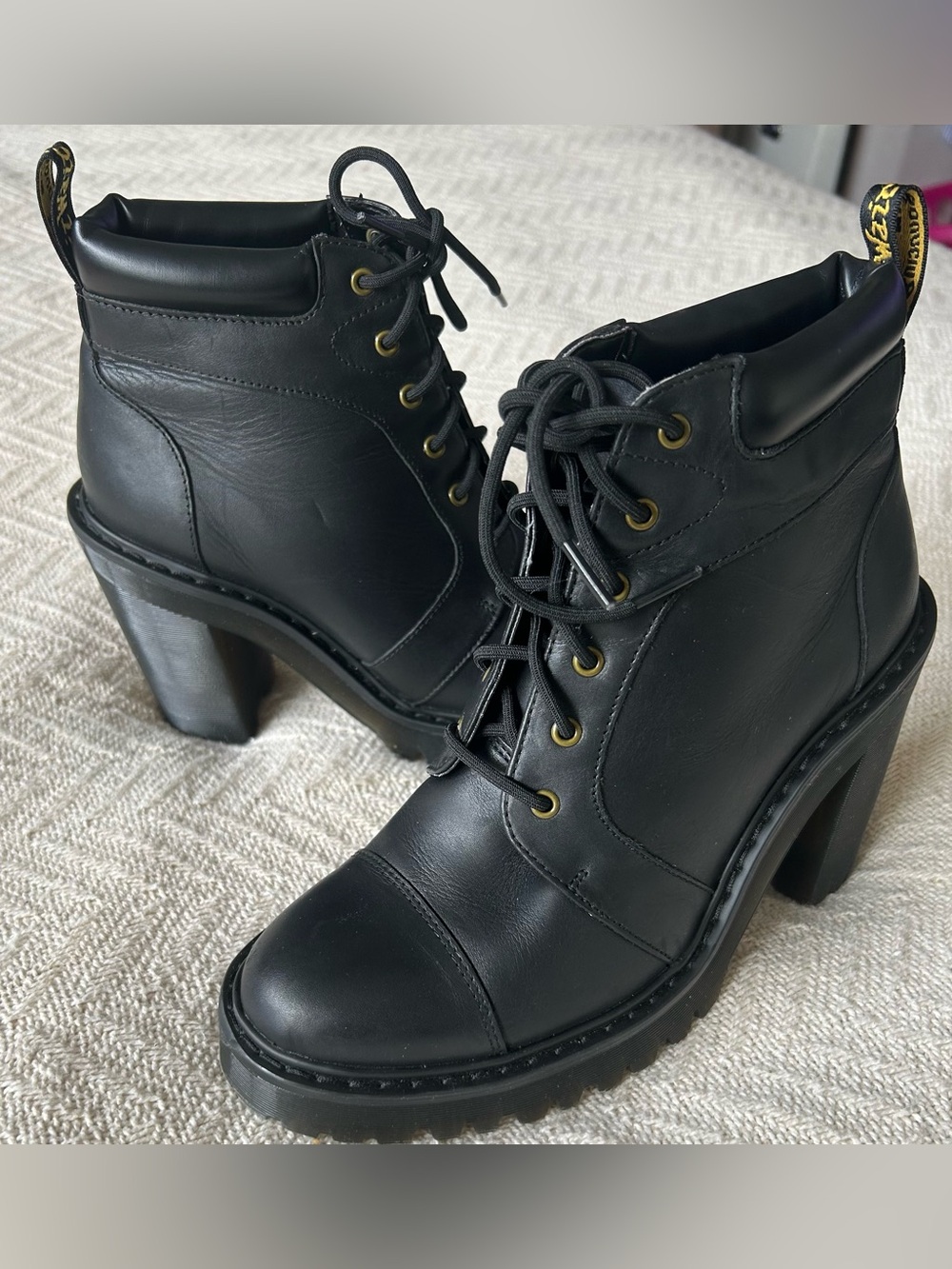 Dr. Martens Averil Women's Leather High Heeled Ankle Boots Black.   Size US 7